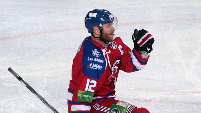 Reprezentant Jiří Novotný je před olympiádou v Soči i díky skvělým výkonům Lva ve velké pohodě. Pražský celek stíhá čelo KHL.