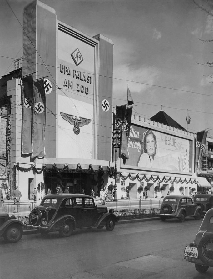 Jeden z největších berlínských biografů Ufa-Palast am Zoo v roce 1939. Čtyři roky nato byl zničen při spojeneckém bombardování.