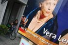 Volební plakát Merkelové s výstřihem Němce rozděluje