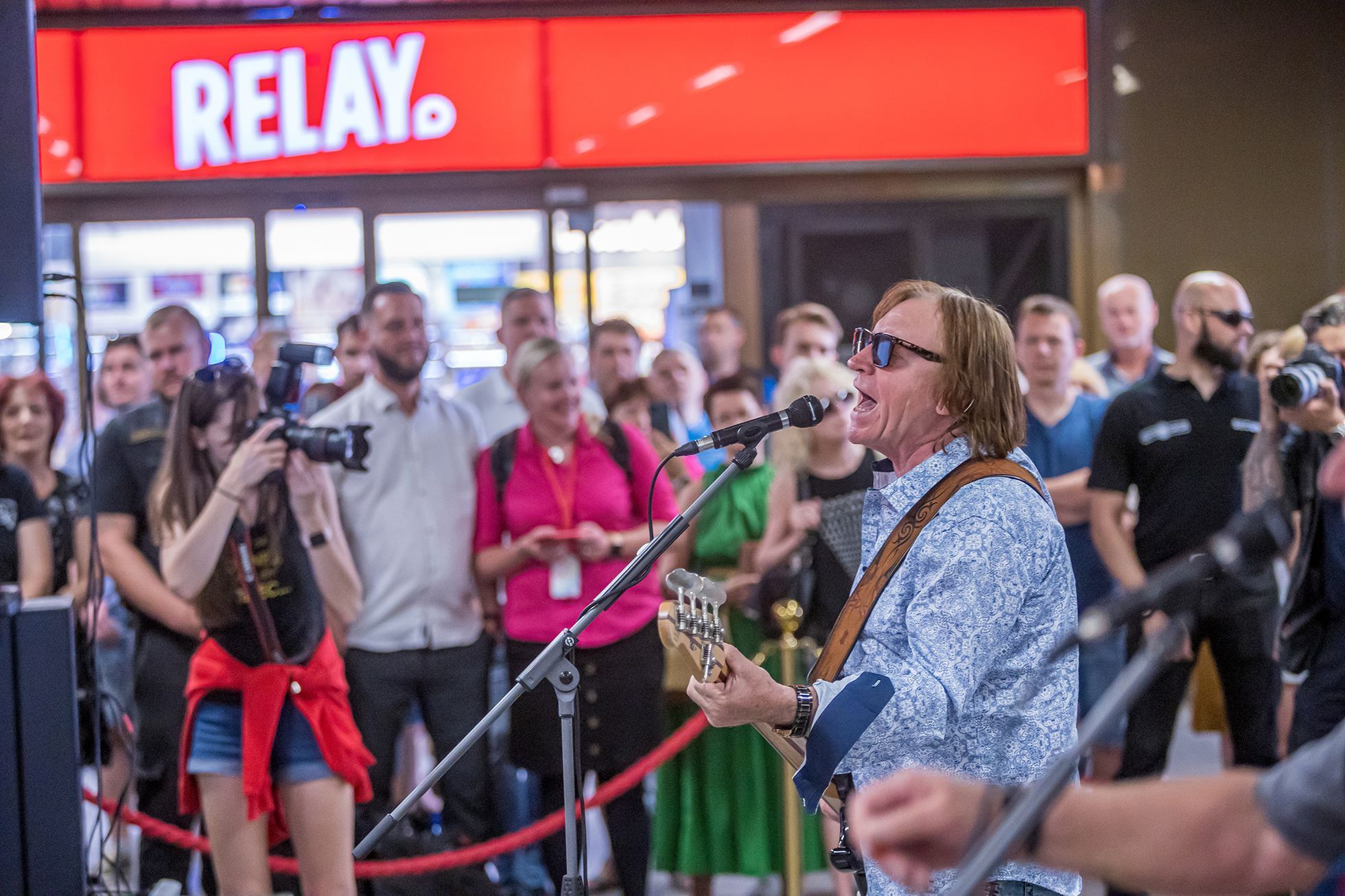 Vystoupení skupiny Olympic v pražském metru, čtvrtek 29. června 2023.