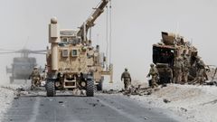 Útok na konvoj NATO poblíž letiště ve městě Kandahár na jihu Afghánistánu.