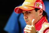 Brazilec Felipe Massa se raduje z pole position ve Velké ceně Turecka.