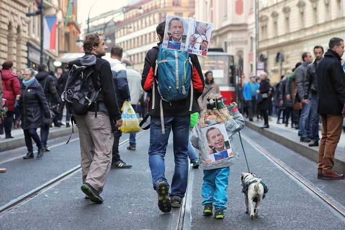 Praha si dnes 17. 11. 2019 připomíná výročí 30 let od sametové revoluce, která vedla k pádu komunistického režimu.