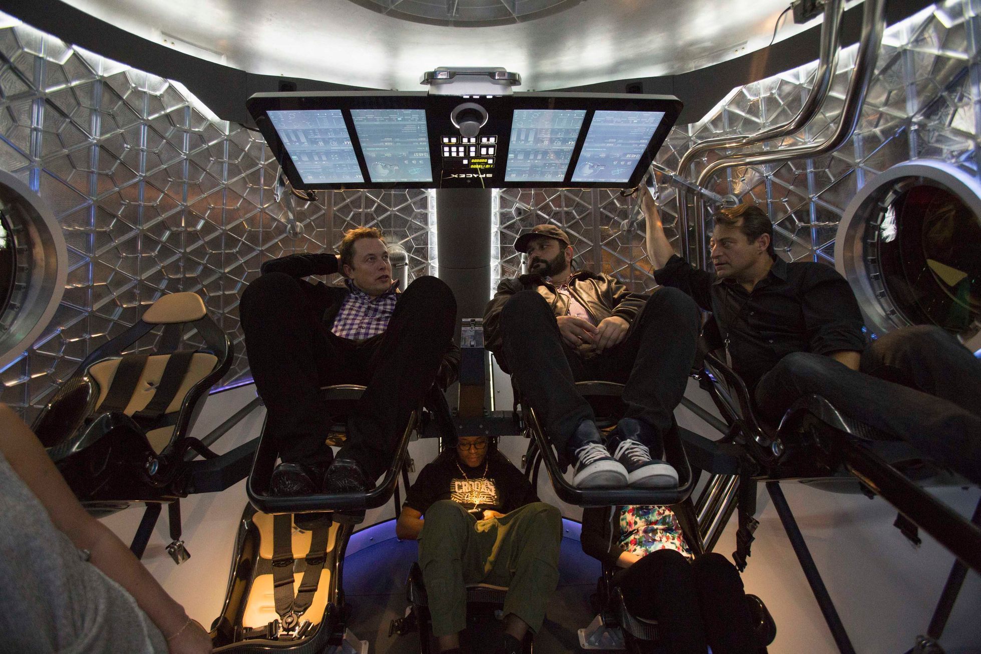 Space X představila Dragon 2