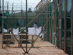 Ve věznici na Guantánamo v současné době pobývá 171 vězňů.