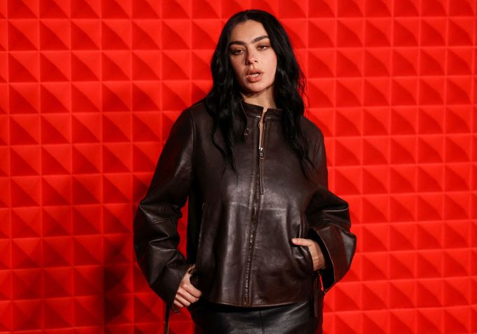 Zpěvačka Charli XCX na akci řetězce H&M.