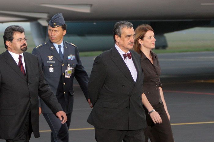George Bush přiletěl do Prahy