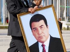 Portrét turkmenského vůdce Kurbanguly Berdymuchamedova.