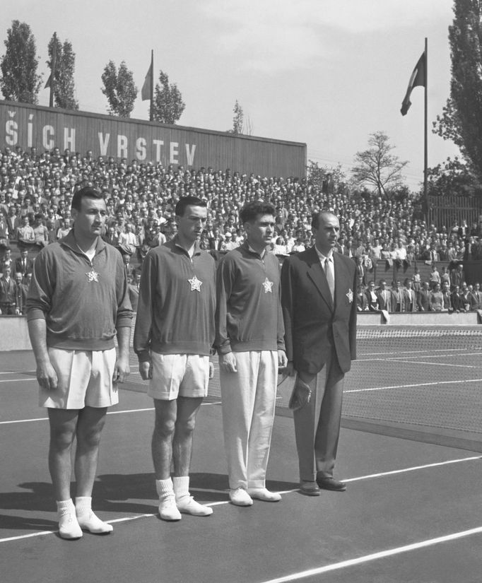 Dnes 20. 3. 2020 zemřel legendární český hokejista a tenista Vladimír Zábrodský