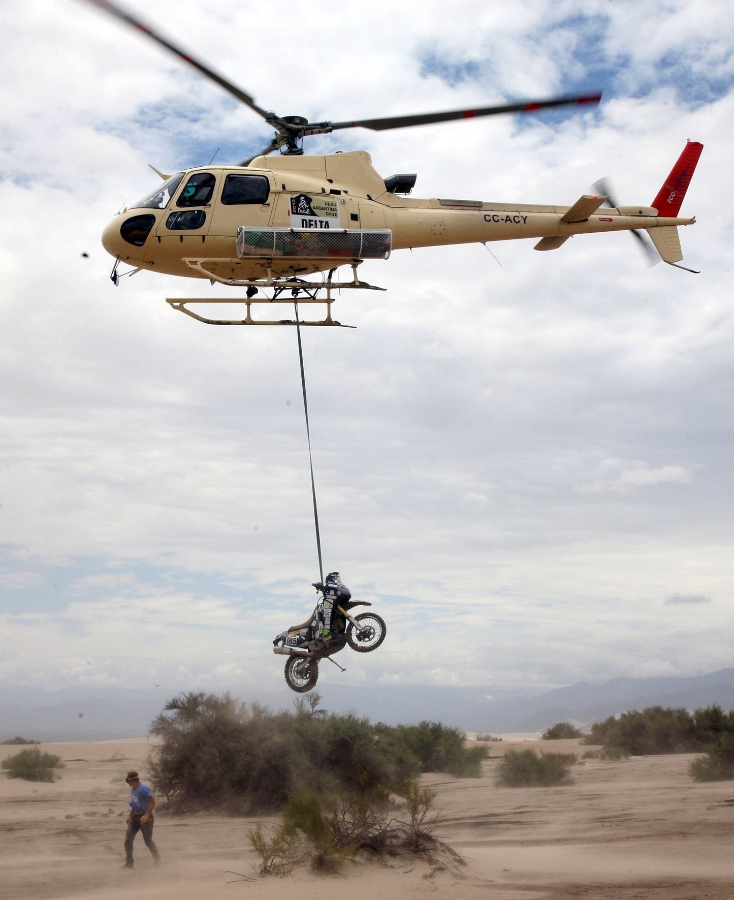 Rallye Dakar, 11. etapa: vrtulník a motocykl