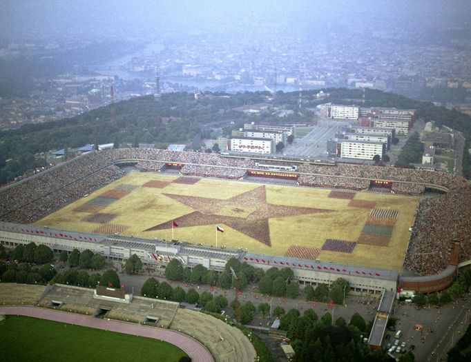 Před 65 lety se v Československu zrodil fenomén komunistické celostátní spartakiády