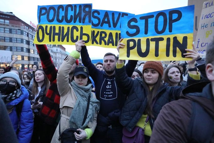 Záběry z pražské demonstrace na Václavském náměstí na podporu napadené Ukrajině.