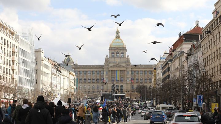 Na Václavské náměstí dorazili odpůrci vlády. Chtějí vojenskou neutralitu i levný plyn; Zdroj foto: Jakub Plíhal