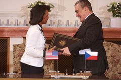 US and ČR sign missile defense treaty in Prague