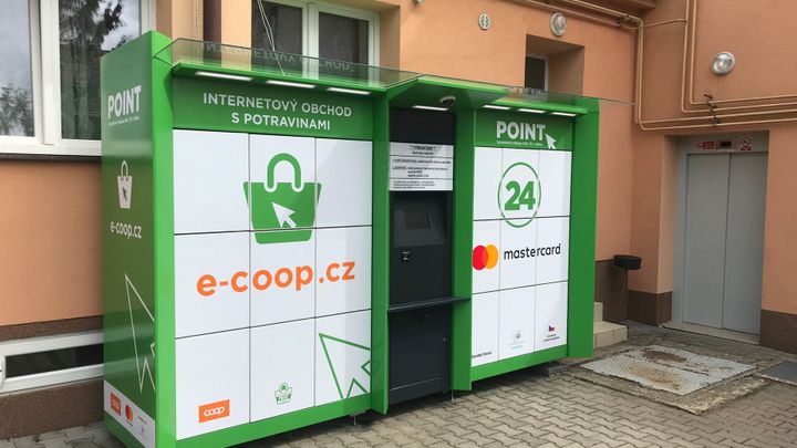 Nemají obchod ani rozvoz. Chladící výdejní boxy mají dostat malé obce z izolace; Zdroj foto: Coop