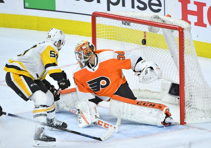 hokej, NHL 2017/2018, Philadelphia  Pittsburg, Michal Neuvirth a Jake Guentzel