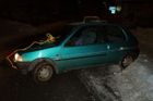 Řidička tažená na laně si zamkla volant, poničila 5 aut