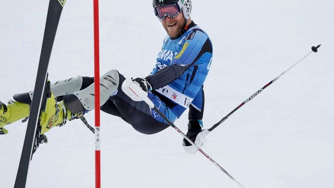 FOTO Krýzl ve slalomu letěl, skokany trápila mlha
