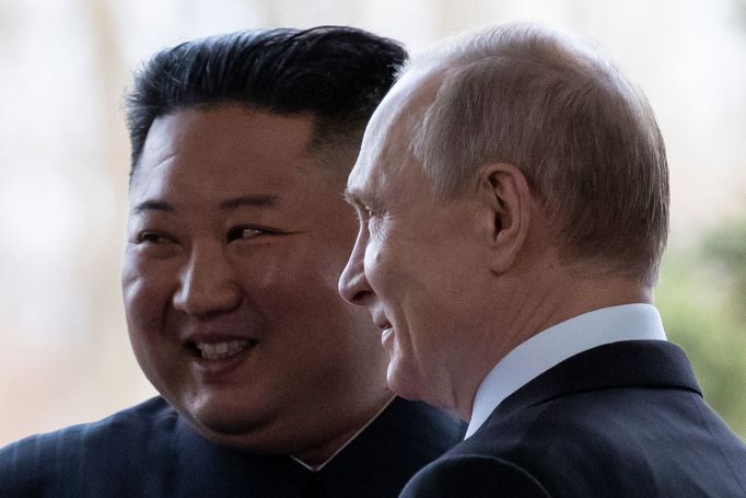 Kim Čong-un na návštěvě Vladivostoku, kde se sešel s Vladimirem Putinem.