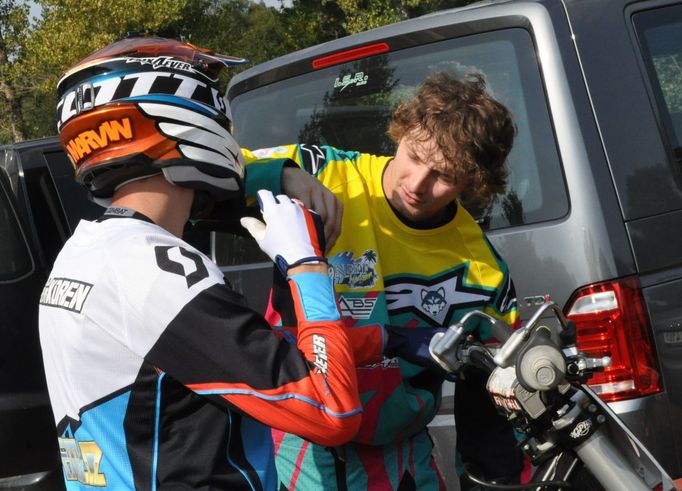 Trénink FMX v Benešově: Martin Koreň a Radek Bílek