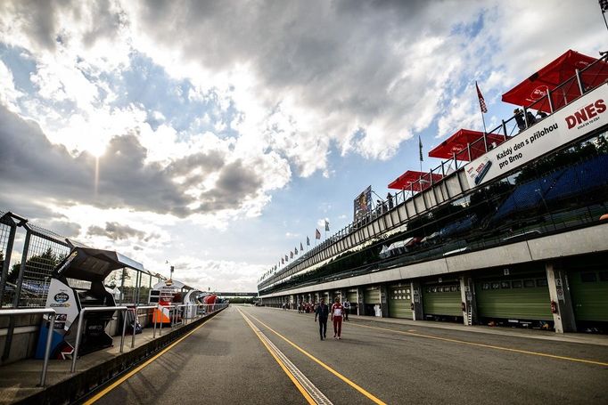 Velká cena Brna silničních motocyklů, kvalifikace (atmosféra)