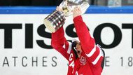 Zatímco Kanada velebila svého kapitána Sidney Crosby, který se titulem z Prahy zařadil mezi legendy v Triple Gold Clubu,...