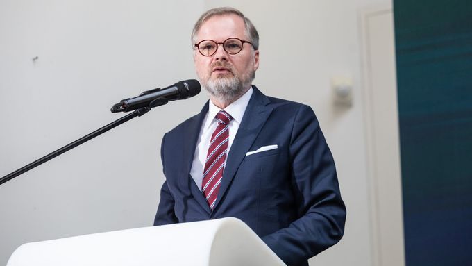Premiér Petr Fiala (ODS).