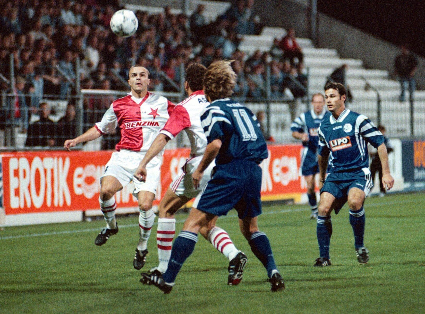 Sladjan Ašanin (uprostřed) v dresu Slavie proti FC Lucern 1997