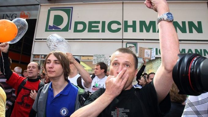 Pískotem protestovali lidé už loni na volebním mítinku ČSSD na pražském Andělu.