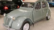 Premiéra se odehrála před 65 lety - na autosalonu v Paříži v roce 1948.