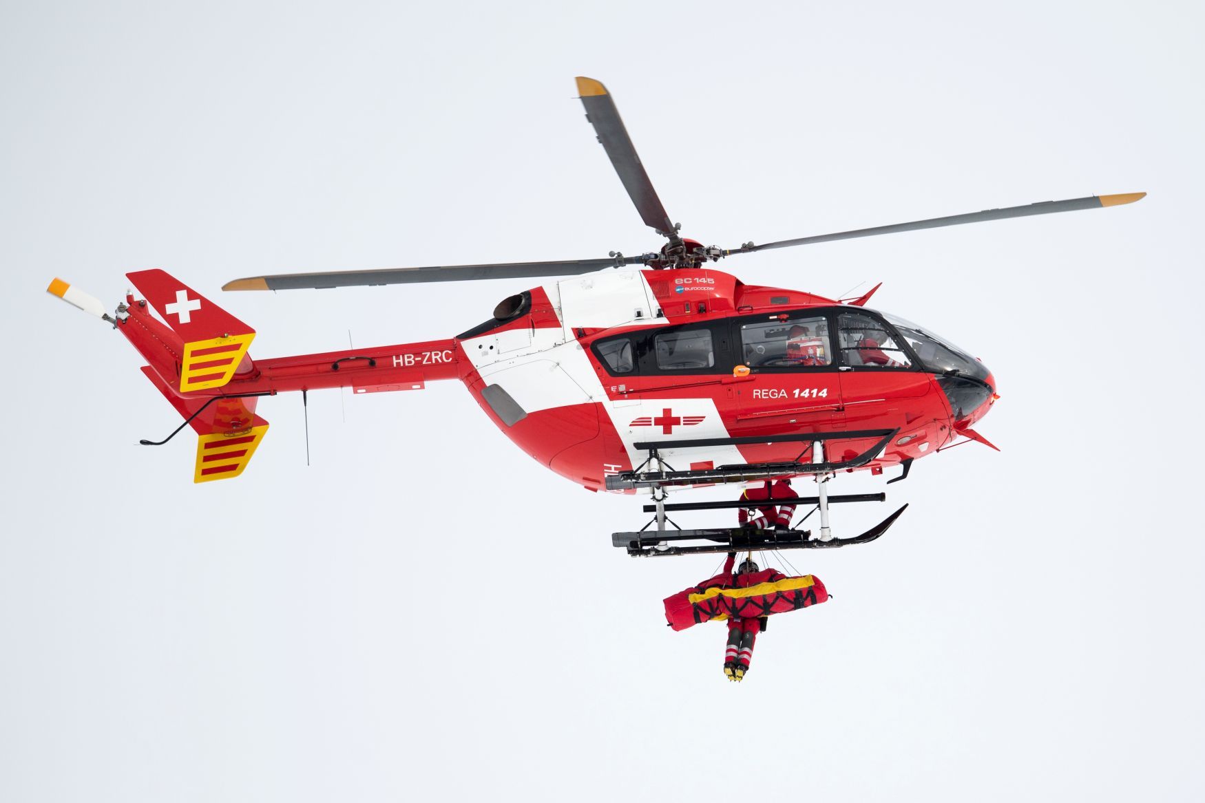 MS 217, trénink sjezd Ž: vrtulník odváží zraněnou Mirjam Puchnerovu