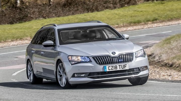 Žena izraelského premiéra bude mít poprvé obrněné auto. Škodu Superb za 7,7 milionu