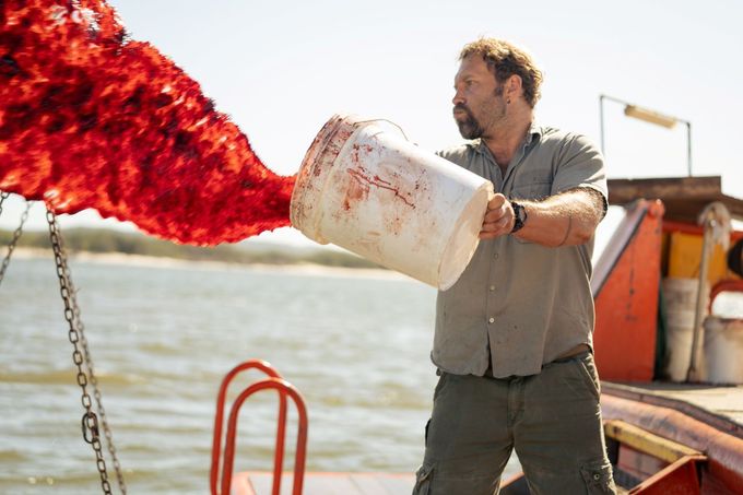 Film Nebezpečná zvířata (2025).