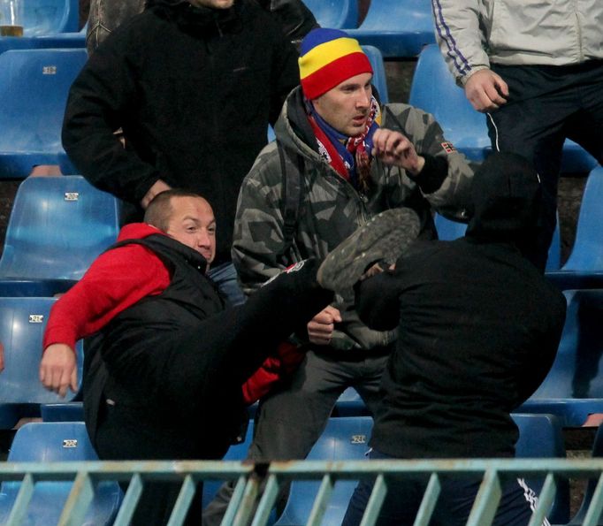 EL, Slovan-Sparta: řádění fanoušků