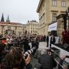 Dalajláma v Praze – přivítání na Hradčanském náměstí
