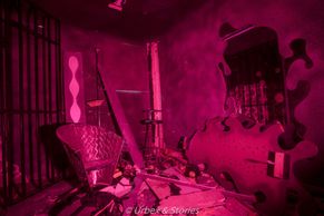 BDSM klub, mordvila i květinová krása. Moderní ruiny, jejichž příběhy vám nedají spát