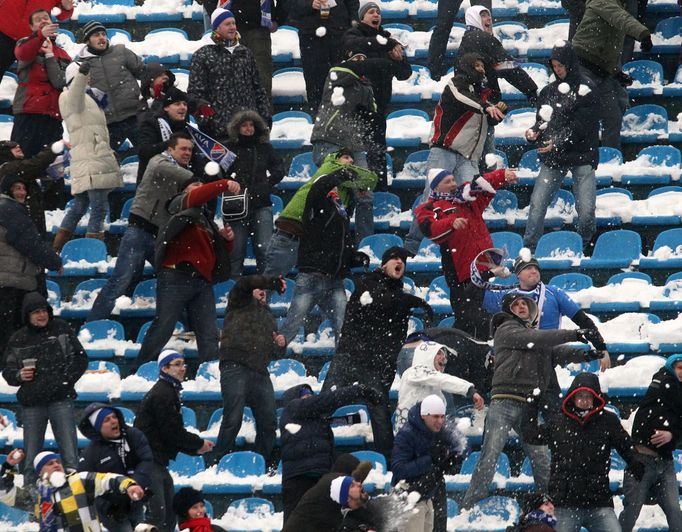 Fotbal, Baník Ostrava - České Budějovice: fanoušci Baníku, koulovaná