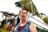 Kate Charlestonová stojí před troskami svého domu v Innisfailu. Opustila jej před hurikánem, když se vrátila, z domova nezbylo téměř nic.