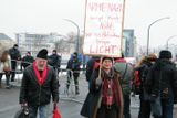 Nejméně 15 000 lidí se 19. února zapojilo v ulicích Drážďan do protestů proti demonstrativní snaze neonacistů připomenout si bombardování, označované krajní pravicí za "bombový holokaust" na Němcích