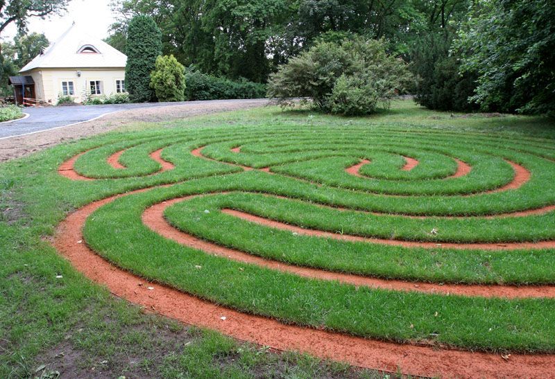 Bludiště a labyrinty v zámeckém parku v Loučni