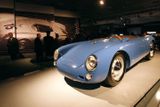 Firma Porsche si pro přehlídku vypujčila ze sbírky herce Jerry Seinfelda tohoto krasavce, Porsche 550 Spyder z roku 1954