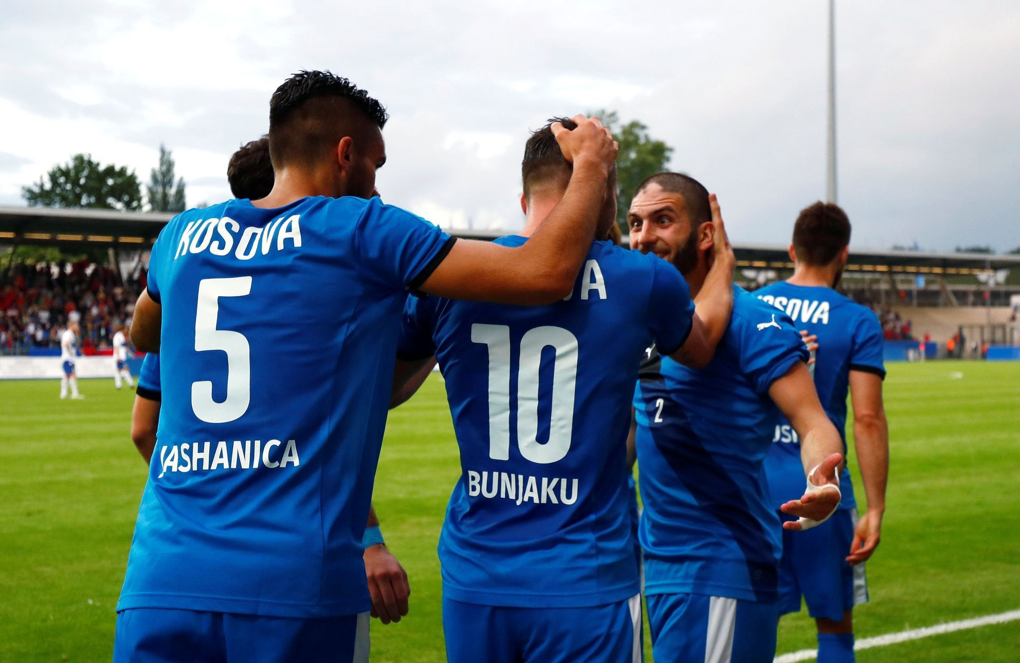 Hráči Kosova slaví první historickou výhru nad Faerskými ostrovy