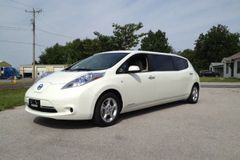 Luxus na elektřinu? Limuzína Nissan Leaf