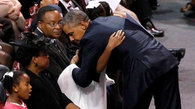 Americký prezident Barack Obama na pohřbu reverenda Clementy Pinckneyho.