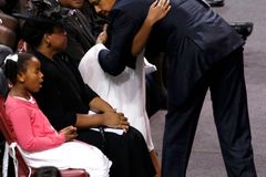 Na pohřbu zabitého reverenda přednesl Obama strhující projev