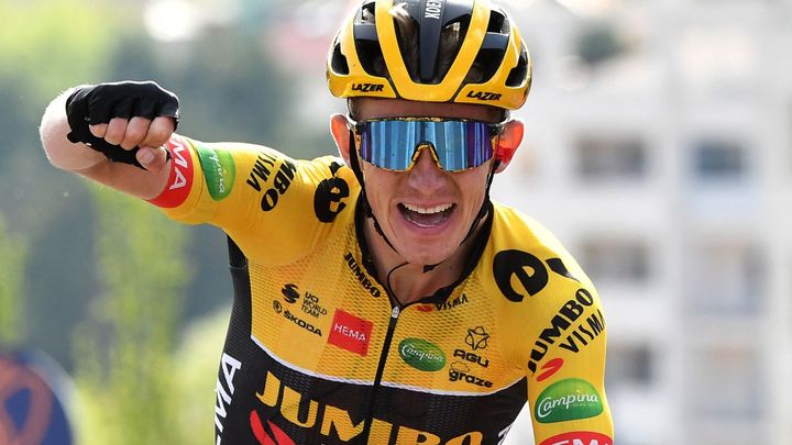 Nizozemský cyklista Bouwman slavil po vítězství z úniku na Giru životní úspěch; Zdroj foto: Reuters
