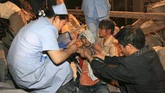 Oběti zemětřesení v Číně
