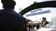 Oktoberfest 2010 se bez diskrétní přítomnosti policie neobejde