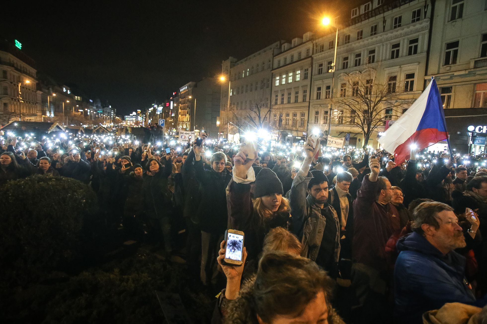 Oslava inaugurace Zemana a demonstrace za svobodná média na Václavském náměstí, Praha, 15.3.2018
