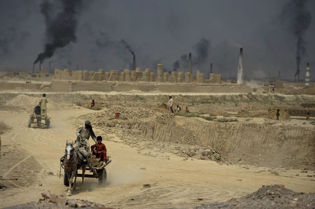 Foto: Podívejte se, jak smog zahaluje život ve městech - Afghánistán